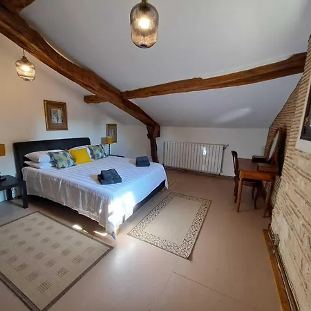 別荘 Les Quatre Chenes Le Fleix